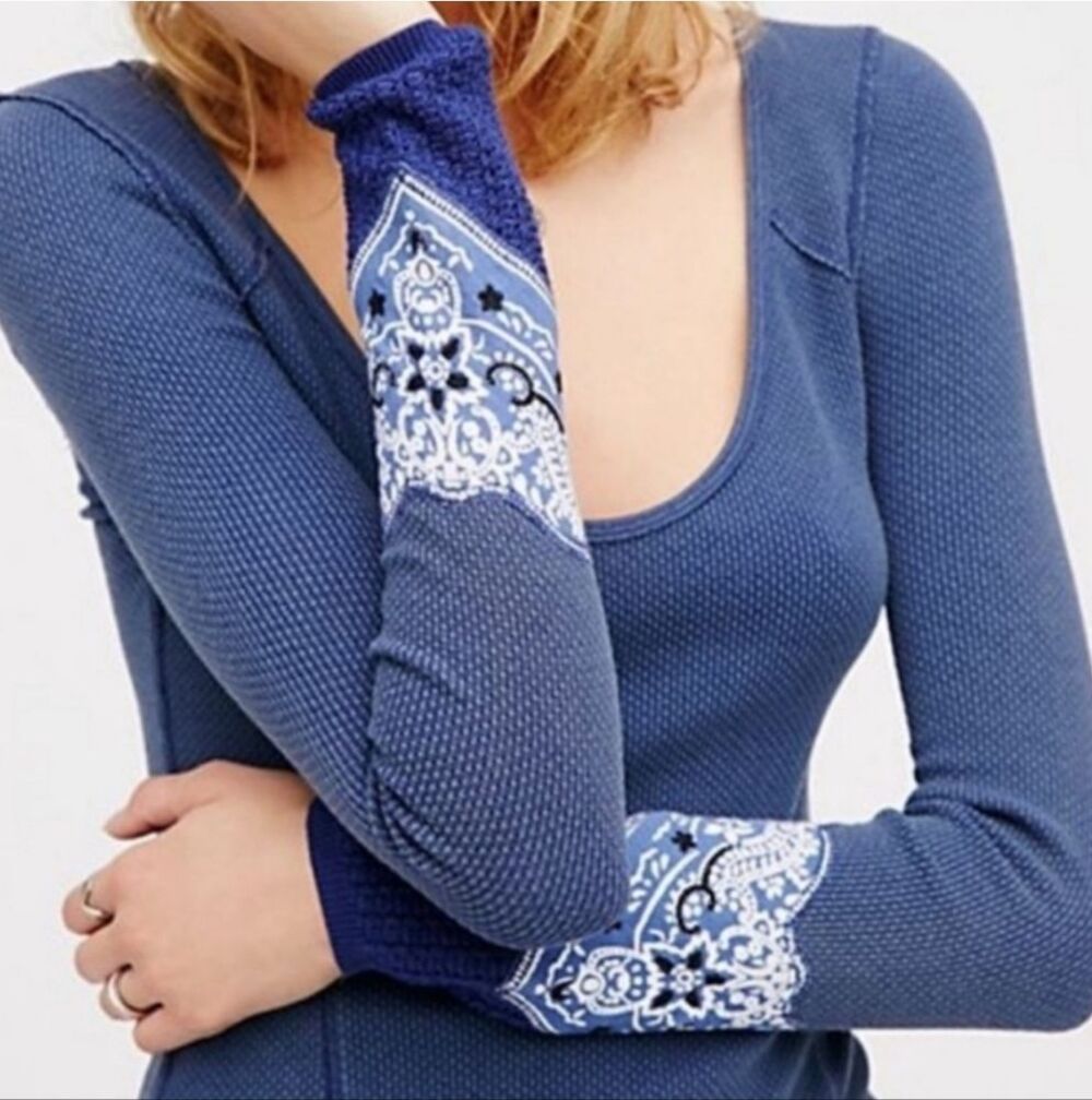 🍒LIKE NEW🍒 FREE PEOPLE BANDANA CUFF THERMAL